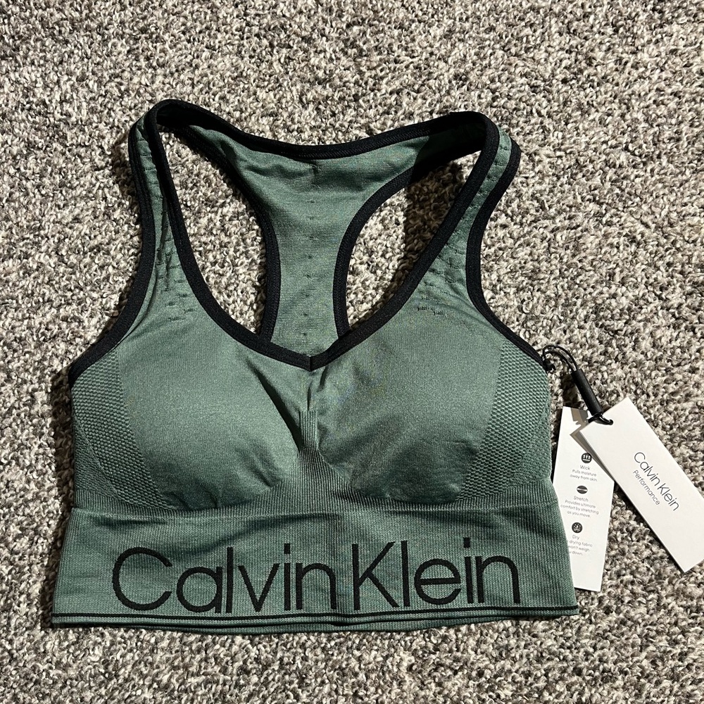 NWT Calvin Klein Performance Women’s Medium Impact Embrace Sports Bra Size S